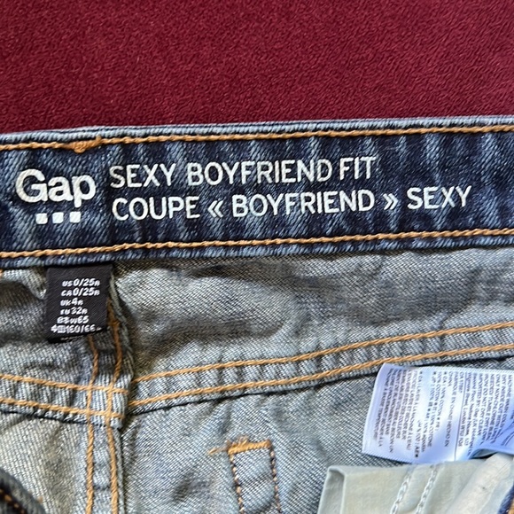 NWOT Gap size 0/25R sexy boyfriend fit jeans. - Picture 3 of 3